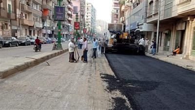 استكمال أعمال رصف شارع الجمهورية بحي شرق أسيوط ضمن الخطة الاستثمارية 