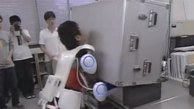 التكنولوجيا اليابانية تحول ذوي الاحتياجات الخاصة إلى روبوت | فيديو