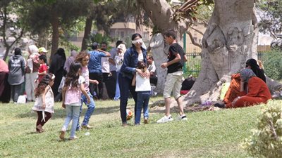 تزايد الإقبال على الحديقة الدولية للاحتفال بثالث أيام عيد الفطر | صور 