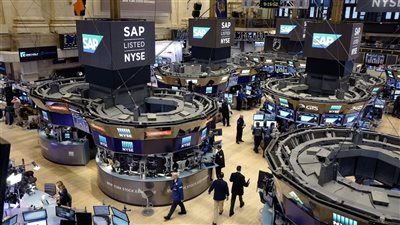 بورصة وول ستريت تغلق مرتفعة بعد جلسة متقلبة