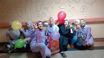 تمريض معهد الكبد في المنوفية يحتفل مع الأطفال بالعيد|فيديو