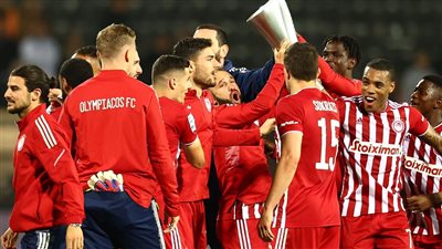 رسمياَ.. أولمبياكوس يتوج بطلا للدوري اليوناني 