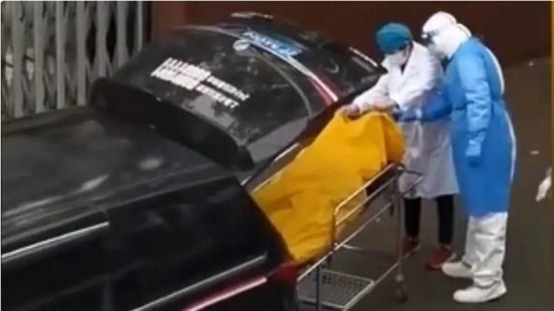 نقل مسن إلى المشرحة