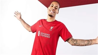 إشارة جديدة للرحيل.. محمد صلاح يغيب عن إعلان قميص ليفربول الجديد