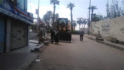 حملة لإزالة التعديات وصيانة الطرق بحي الهرم | صور 