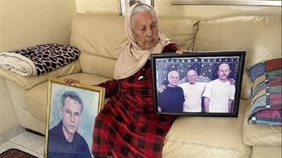 انتظرته 40 عاما واختطفها الموت قبل لقائه بأشهر.. وفاة والدة عميد الأسرى الفلسطينيين