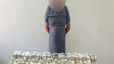 ضبط مدير خزانة بنك بحوزته 9 ملايين جنيه لاتجاره بالنقد الأجنبي