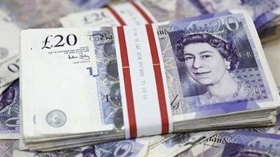 الجنيه الإسترليني يواصل الهبوط أمام الدولار.. وبنك المملكة المتحدة يرفع الفائدة 