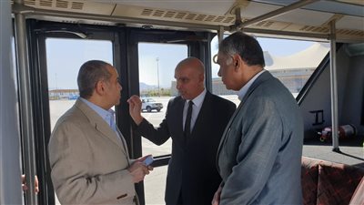 وزير الطيران يتفقد حركة التشغيل بمطار شرم الشيخ