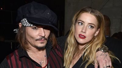 آمبر هيرد تعرض صورة لجوني ديب وهو نائم وتتهمه بإدمان شرب الكحول