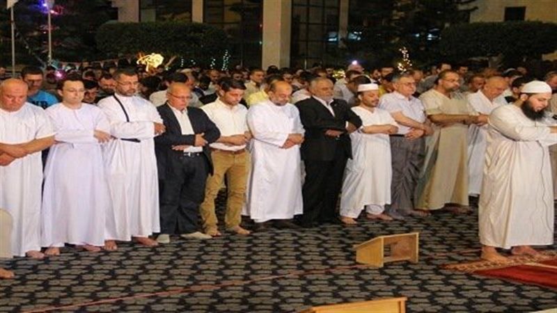 تفسير رؤية صلاة الجماعة