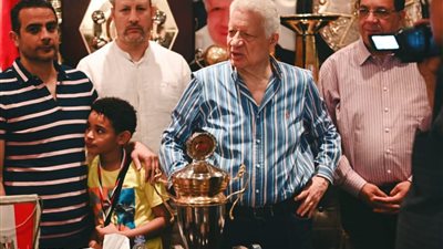 مرتضى منصور يستقبل 