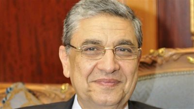 شاكر يستعرض مشروعات الربط الكهربائى بين مصر والدول المجاورة