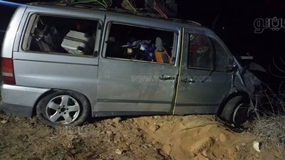 الصور الأولى لانقلاب ميكروباص يقل ليبيين بطريق مطروح