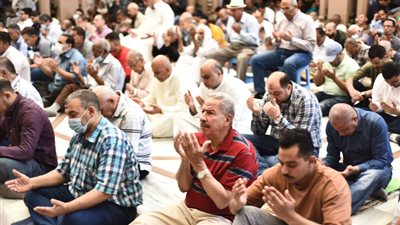 وزير الأوقاف بعد عودة المساجد لطبيعتها.. هز وجداني صيحات التكبير بالسيدة نفيسة 