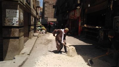 رصف وتطوير عدد من الشوارع بحي الهرم | صور 