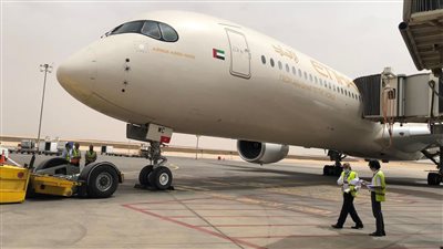 مصر للطيران تقدم تعاونا فنيا لطيران الاتحاد 