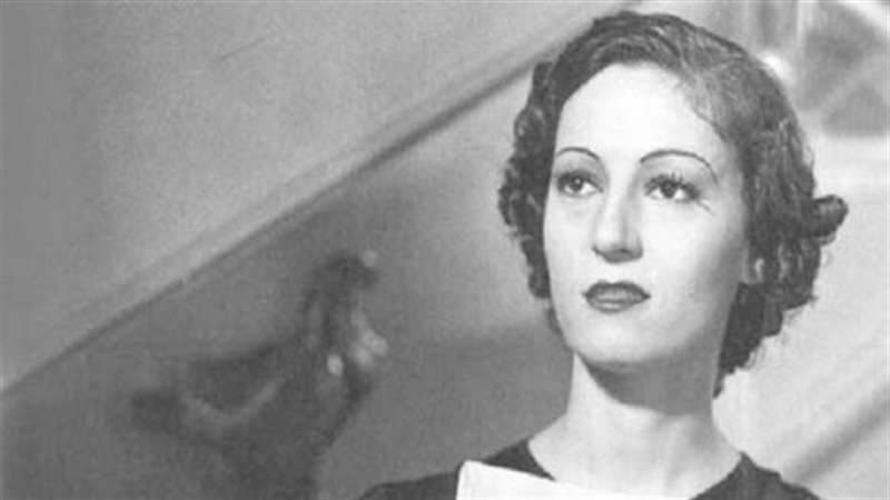الفنانة روحية خالد