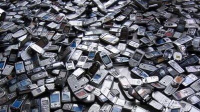 أغرب من الخيال.. تصنيع الأثاث من الهواتف القديمة 