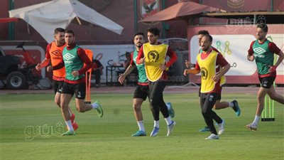 الأهلي يخوض مرانه الختامي قبل مواجهة وفاق سطيف | فيديو وصور