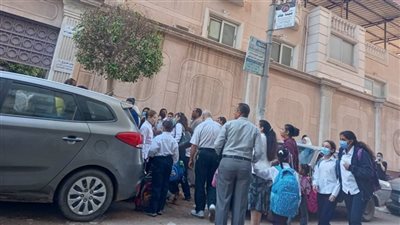 بث مباشر.. توافد طلاب الصف الخامس الابتدائي على لجان الامتحان في محافظة الإسكندرية 
