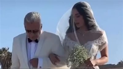 ظهور شوقي عبد الشافي برفقة ابنته في حفل زفافها على محمد فراج