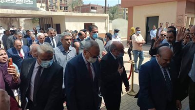 وزير العدل يقدم أول طلب لتسجيل منزله بقانون الشهر العقاري