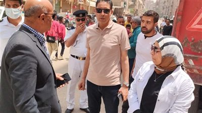 رئيس مدينة الجيزة يتفقد المدارس وعملية إزالة سوق مستشفي الصدر العشوائي| صور