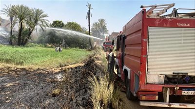 إخماد حريق بقرية الزنيقة بإدفو دون إصابات أو خسائر فى الأرواح| صور