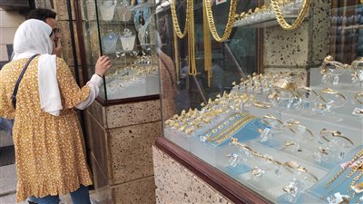 جولة ميدانية تكشف حقيقة ما يحدث في محلات الذهب | فيديو