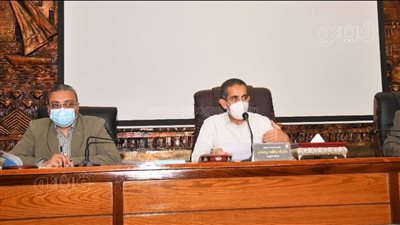 محافظ الغربية يناقش موقف المتغيرات المكانية والتصالح ومنظومة توريد القمح