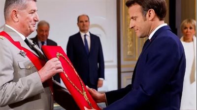 وسام جوقة الشرف.. قصة حصول ماكرون على قلادة ذهبية عمرها 220 عاما