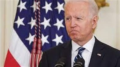 بايدن يظهر تائها ومرتبكا خلال زيارة لأحد المصانع الأمريكية 