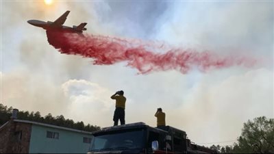 سباق مع الزمن لوقف حرائق نيو مكسيكو قبل هبوب رياح عاتية