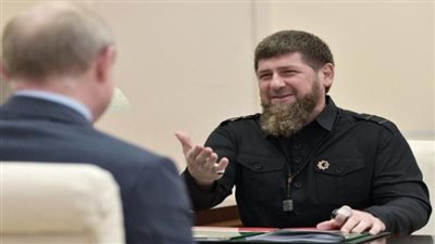 بوتين يداعب رئيس الشيشان: لحيتك أصبحت طويلة (فيديو)