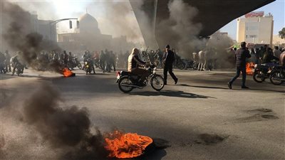 تردي الأوضاع الاقتصادية يشعل خوزستان الإيرانية.. واعتقال 50 متظاهرا