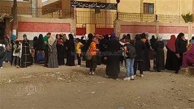 توافد أولياء الأمور  وتلاميذ رابعة ابتدائى على اللجان بشبرا قبل امتحان اللغة العربية| فيديو