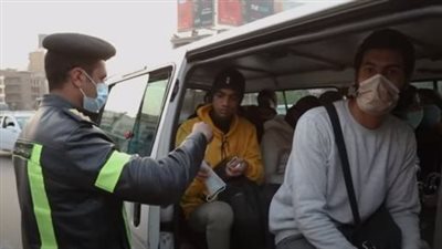 الشرطة تغرم 5578 شخصا لعدم الالتزام بإرتداء الكمامات
