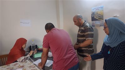 سعفان يتابع سير عملية تلقي طلبات الترشح للانتخابات العمالية في المحافظات | صور