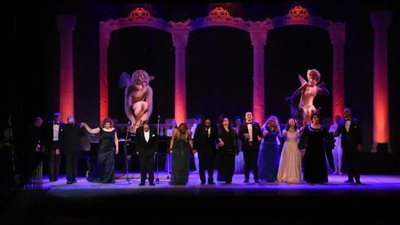 مختارات من المسرحيات والأعمال الغنائية العالمية بالمسرح الصغير