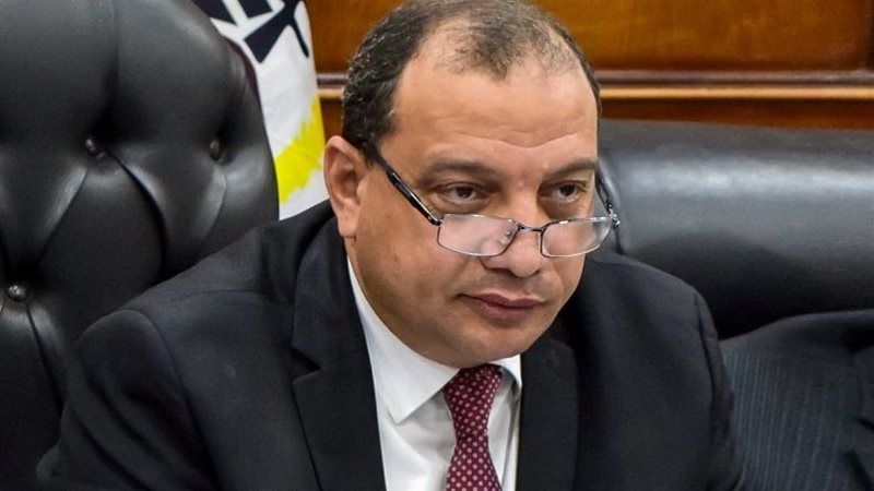 الدكتور منصور حسن