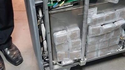 إحباط محاولة تهريب جهاز ليزر طبي محظور استيراده بمطار القاهرة