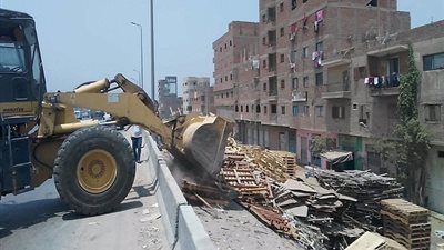 شاهد.. إزالة عقارات بجوار كوبري البراجيل لتعارضها مع أعمال التوسعة
