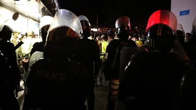 لحظة انفجار قنبلة أمام إحدى الحوزات واحتجاجات في خوزستان الإيرانية