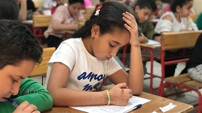 من داخل اللجان.. لحظة تأدية طلاب رابعة ابتدائي امتحان العلوم| فيديو وصور 