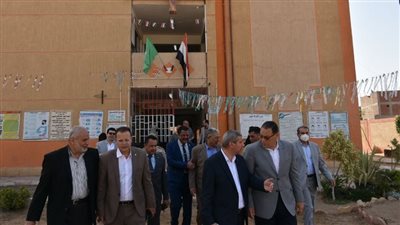 محافظ الشرقية في بلبيس لمتابعة امتحانات النقل | صور 