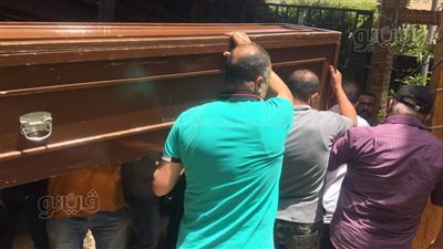 وصول جثمان والدة أشرف مصيلحي لمسجد مصطفى محمود لأداء صلاة الجنازة| فيديو 