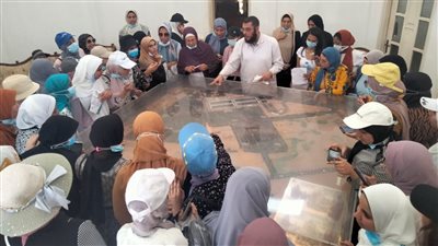 طلاب كلية البنات بجامعة عين شمس في زيارة لمحطة معالجة صرف صحي سرابيوم | صور