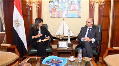 نبيلة مكرم تبحث مع وزير المالية الأسبق استعدادات النسخة السادسة من مؤتمرات مصر تستطيع