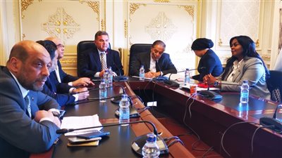 وزير قطاع الأعمال العام يستعرض جهود إعادة هيكلة شركة جسور 